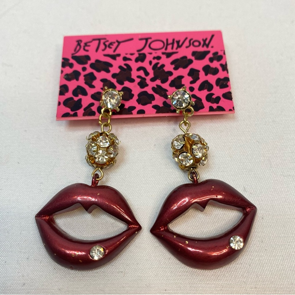 Betsey Johnson Kiss Me lip earrings